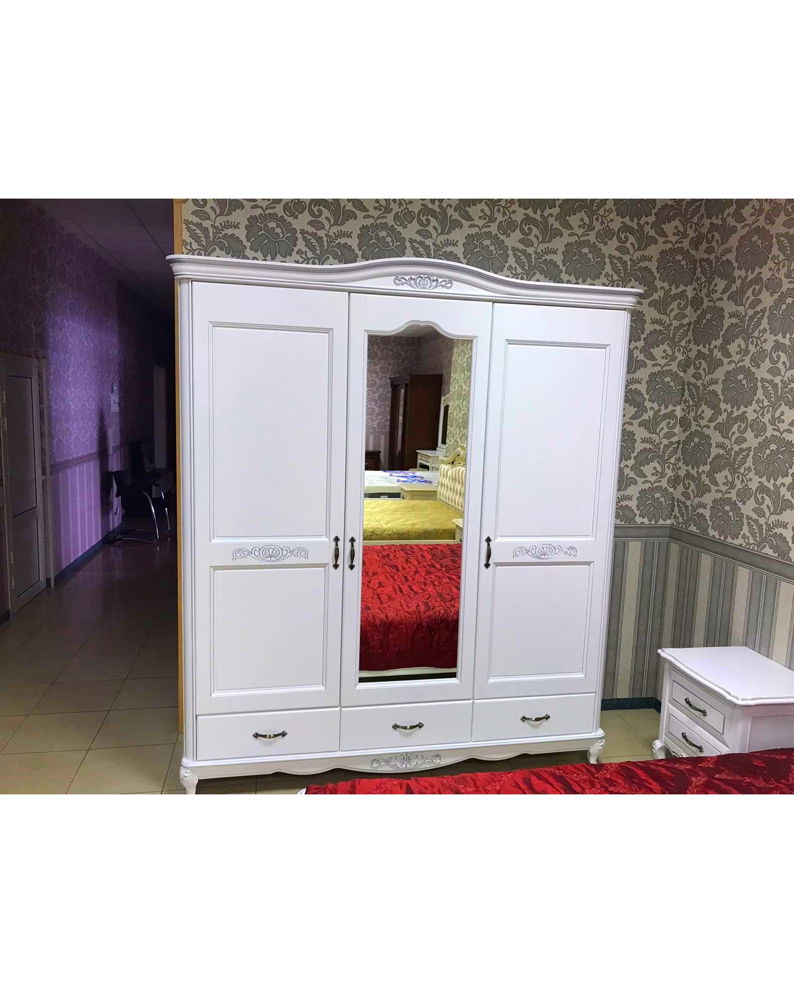 Шкафы из дерева 