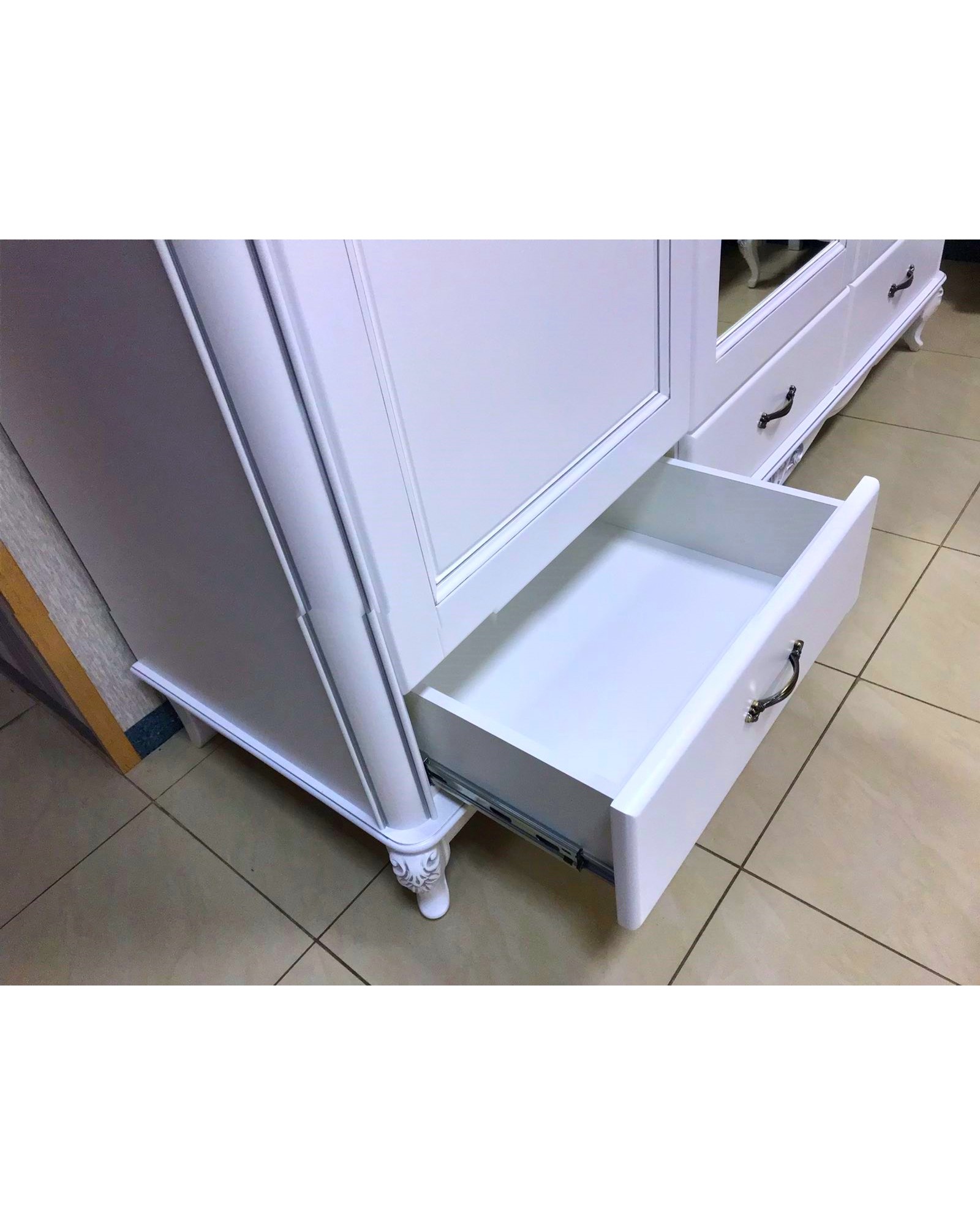 Шкафы из дерева 